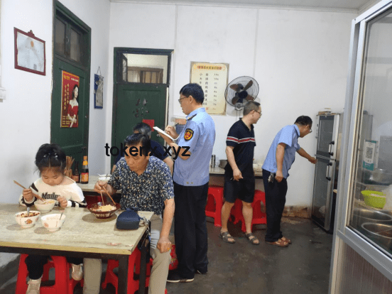 学生掉进化粪池事件与校园安全措施对比分析